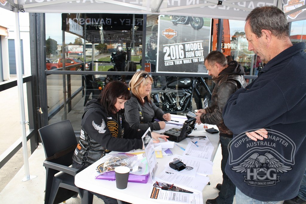 Pamie and Janette on the signup table.