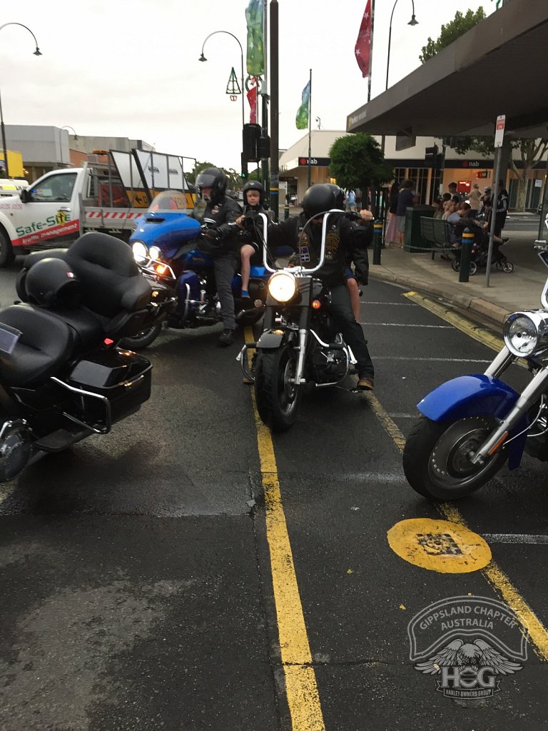 Drew & Bart arriving back from a ride